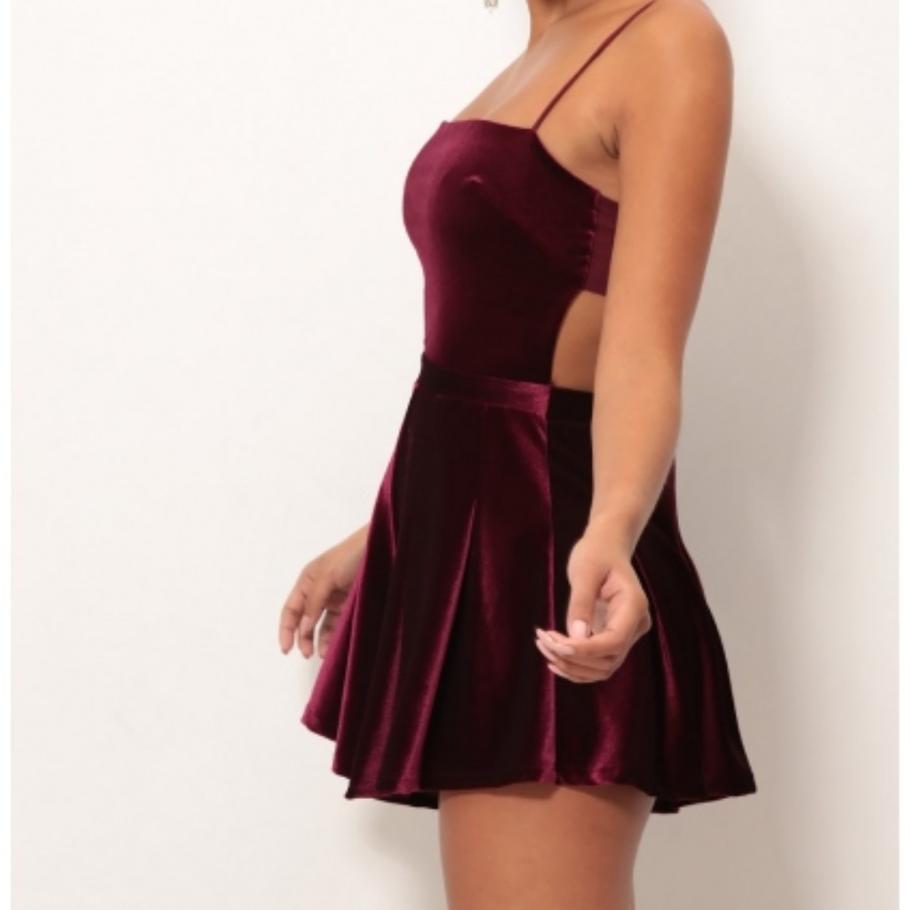 Lucy in the Sky Bella Velvet Romper in Wine (S)